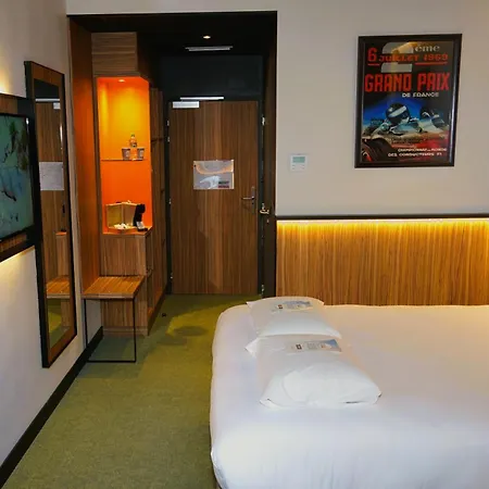 Hotell Kyriad Clermont Ferrand Nord - Riom