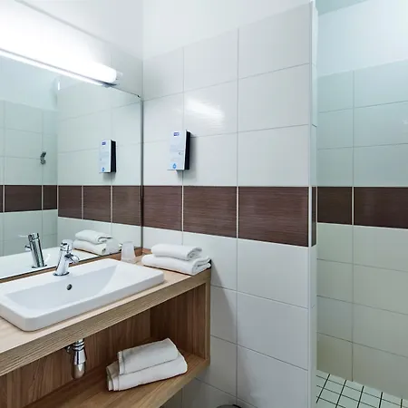 Kyriad Clermont Ferrand Nord - Hotell 3*