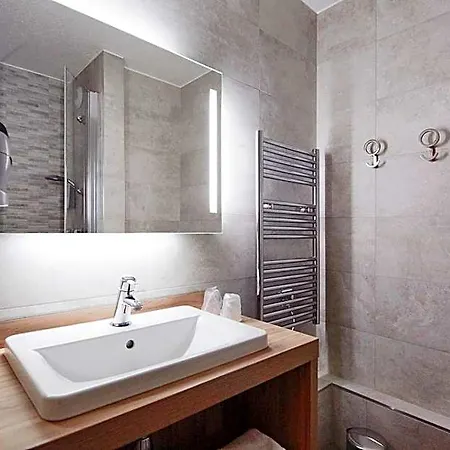 Kyriad Clermont Ferrand Nord - 3* Riom